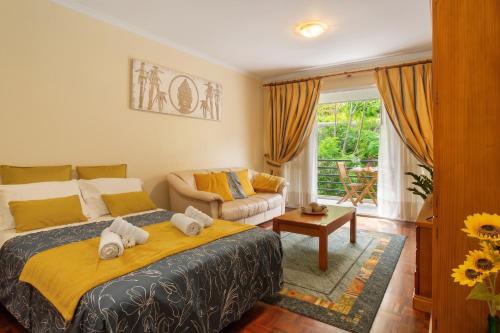 Charming Apartment in Funchal with Balcony and View