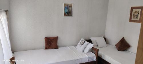 two beds in a room with white sheets and pillows at Kosmaj - Sopot in Sopot