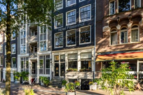 a building with a pharmacy on the side of it at Hotel Prinsenhof Amsterdam in Amsterdam