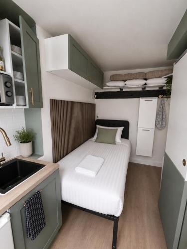 Modern Parisian Studio in the Heart of the Marais