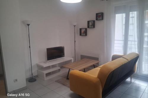 Charming apartment with balcony in Avignon
