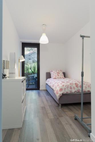 a bedroom with a bed and a dresser and a window at Festival de Cannes résidence de luxe piscine tennis in Vallauris
