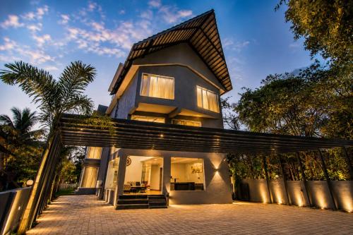 a house with a pathway leading up to it at Ramatan Resort in Vagator
