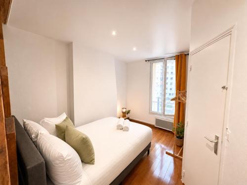 1BR Flat with Mezzanine Near Eiffel Tower & Metro