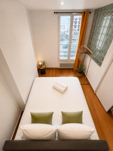 1BR Flat with Mezzanine Near Eiffel Tower & Metro