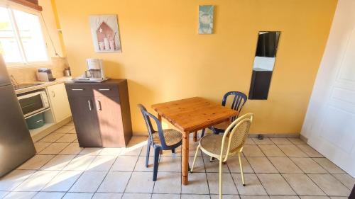 Studio charmant avec balcon à Hyères - 20 m² - Vue sur jardin