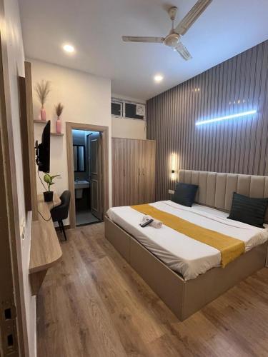 a bedroom with a large bed in a room at Hotel PRM Sweet Stay in Bhundsi