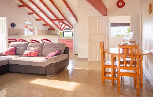 a living room with a couch and a table at Maison vue sur mer à Vieux-Habitants + Terrasse in Vieux-Habitants