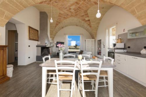 Dapur atau dapur kecil di Villa Toffi by Perle di Puglia