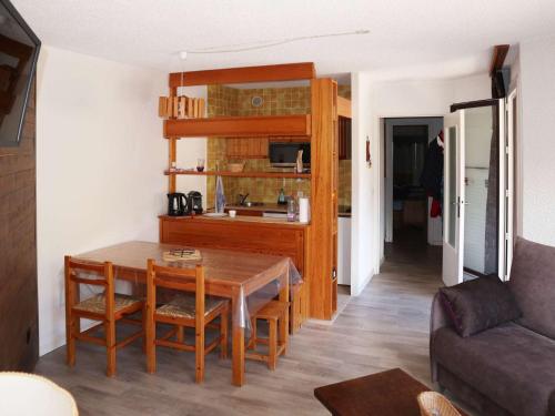 Studio cabine 4 personnes, balcon et accès direct pistes - FR-1-322-562