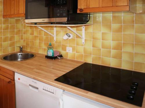 Studio cabine 4 personnes, balcon et accès direct pistes - FR-1-322-562