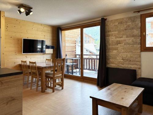 Duplex skis aux pieds pour 8, avec piscine, Les Orres 1800 - FR-1-322-533
