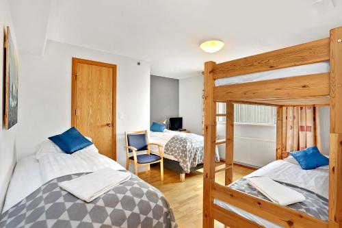 Uma cama ou camas num quarto em Eldey Airport Hotel