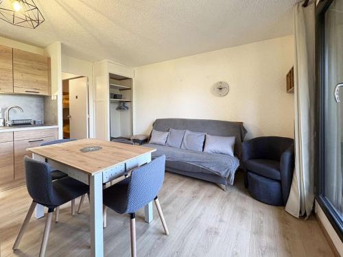 Studio 6 pers avec balcon, proche des pistes et commerces - FR-1-322-567