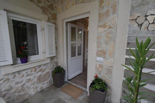 Φωτογραφία από το άλμπουμ του Apartments Neven σε Cizici