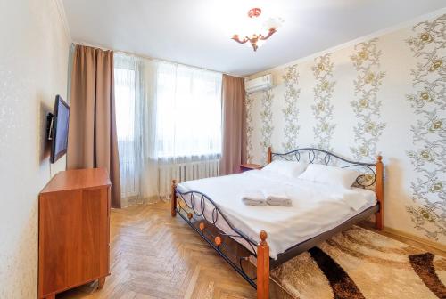 Кровать или кровати в номере Dayflat Apartments на Левобережье