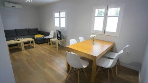 Home2Book Bright Apartment in Seville