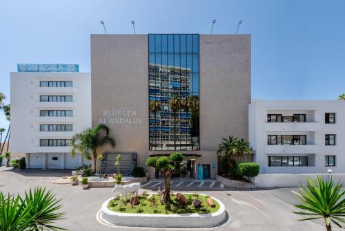 a building with a fountain in front of a building at BLUESEA Al Andalus in Torremolinos