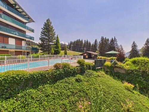 Appartement cosy aux pieds des pistes avec piscine et tennis, proche du centre des Gets