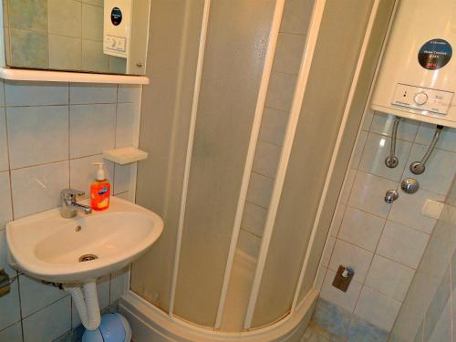 Koupelna v ubytování Apartments Zlatko