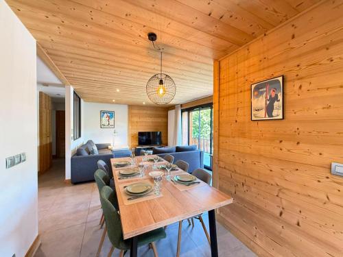 Appartement lumineux, chalet rénové, centre Les Gets, 6 pers, proche pistes, parking