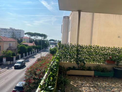 appartement de luxe à 5 minutes de la promenade des anglais, vu sur mer , proche de toutes les commodités