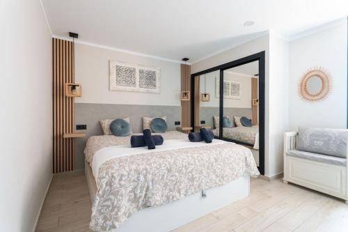 a bedroom with a large bed and a mirror at Paz Ocean View Luxury, 2 Air conditioners, Fast Wifi, Heated pool in San Miguel de Abona