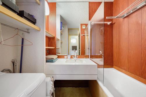 a bathroom with a tub and a sink and a bath tub at Grand studio Cosy divisible in Valmorel