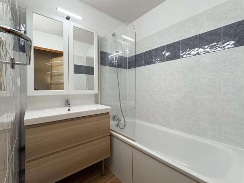 Appartement charmant avec piscine, sauna, et accès skis aux pieds - 6 personnes, Les Orres 1800 - FR-1-322-446