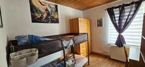 a bedroom with a bunk bed in a room at Gite L'évasion à Cheneux Stoumont in Stoumont