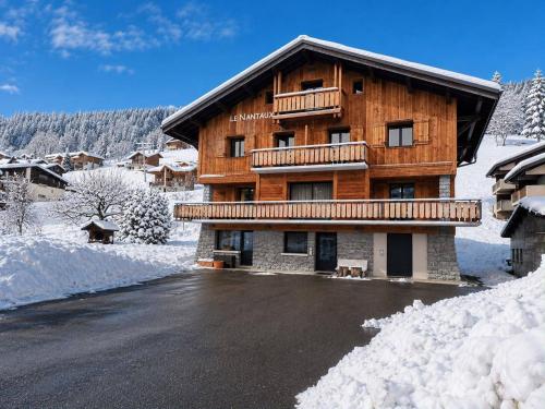 Appartement lumineux, chalet rénové, centre Les Gets, 6 pers, proche pistes, parking