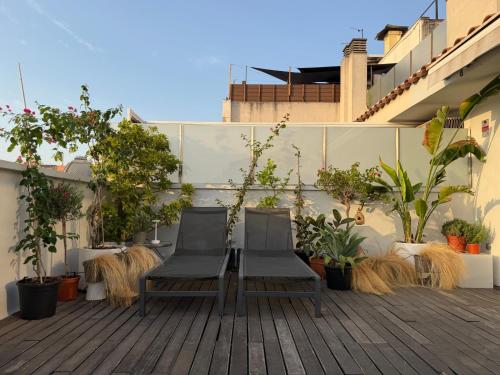 Newly Renovated Spacious Penthouse with Terrace