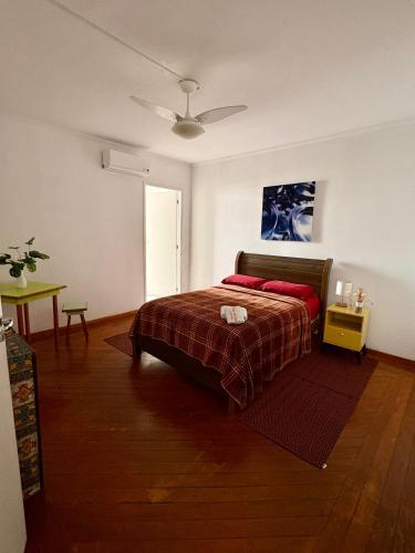 a bedroom with a bed and a table in it at Red Monkey Hostel Barra Funda in São Paulo