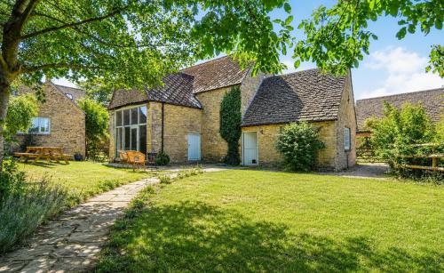 an exterior view of a house with a yard at Butts Farm in Cirencester