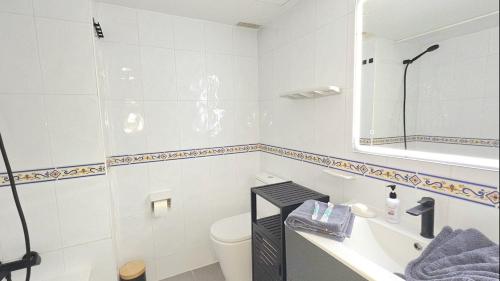 Nogalera Living Comfort Studio, in the heart of Torremolinos near the beach and train station Seasonal pools by NAMASTE ELITE