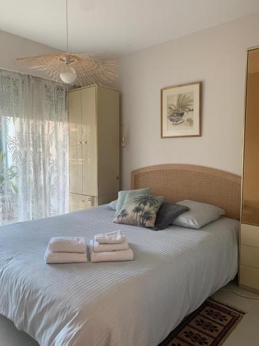 Direct Beach Access 2 Bdr Sleeps 5