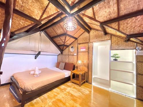 a bedroom with a bed in a room at Galera Lodge & Cafe in Puerto Galera
