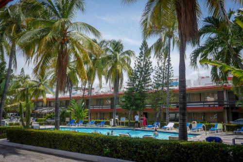 Πισίνα στο ή κοντά στο Hotel Bali-Hai Acapulco