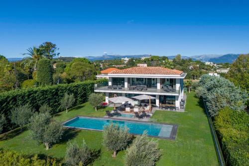 REF 2017 - Cannes - Sea view villa for rent