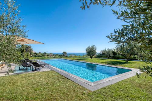 REF 2017 - Cannes - Sea view villa for rent
