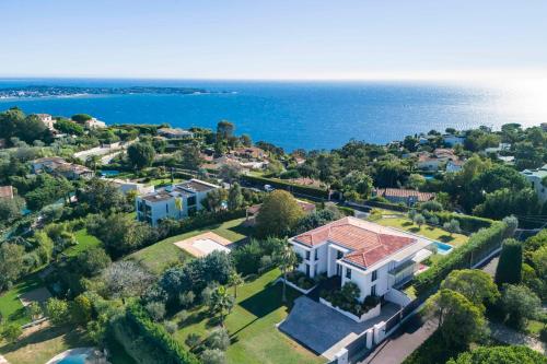 REF 2017 - Cannes - Sea view villa for rent