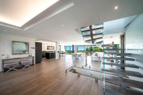REF 2017 - Cannes - Sea view villa for rent