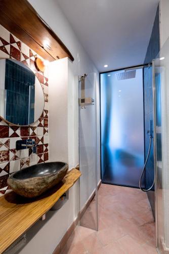 a bathroom with a stone sink and a shower at N'haidea - AgriFarm e B&B in Lettere