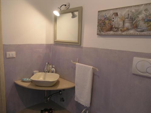 A bathroom at La Cantinetta Resort