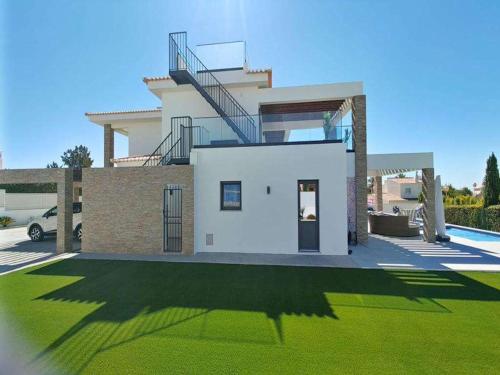 Contemporary Carvoeiro Villa 4 Bedrooms Villa Bonita Balcony Sea Views