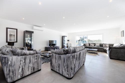 Villa Benisamar Beautiful And Elegant 5 Bedroom - Short Walk Carvoeiro