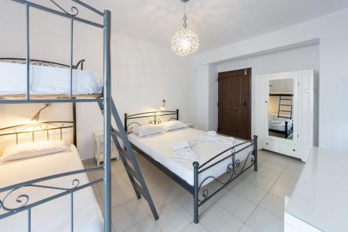 Naxos City Center Room Economy Quadruple Room Private Balcony City Views