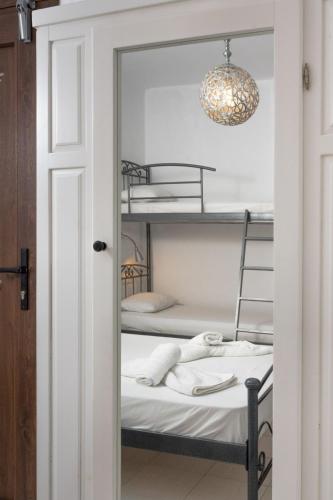 Naxos City Center Room Economy Quadruple Room Private Balcony City Views