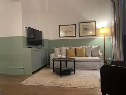 Magnificent Athens Apartment 1 Bedroom Apartment Aldoron City View