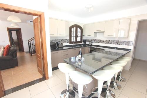 Elegant Villa Oceano Once - Beautiful 5 Bedrooms Private Pool